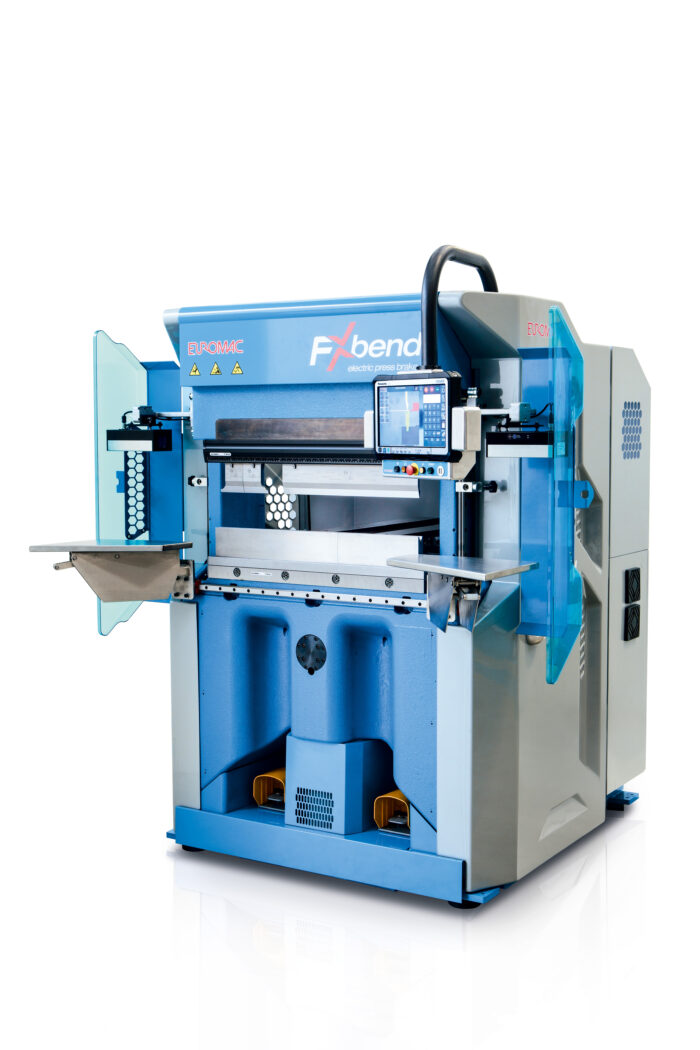 Presse plieuse électrique fabriqué par le constructeur Euromac et distribuée par Soclaform sur la France.